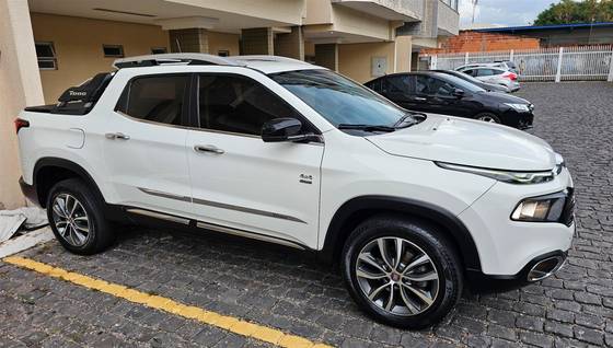 FIAT TORO 2.0 16V TURBO DIESEL VOLCANO 4WD AT9